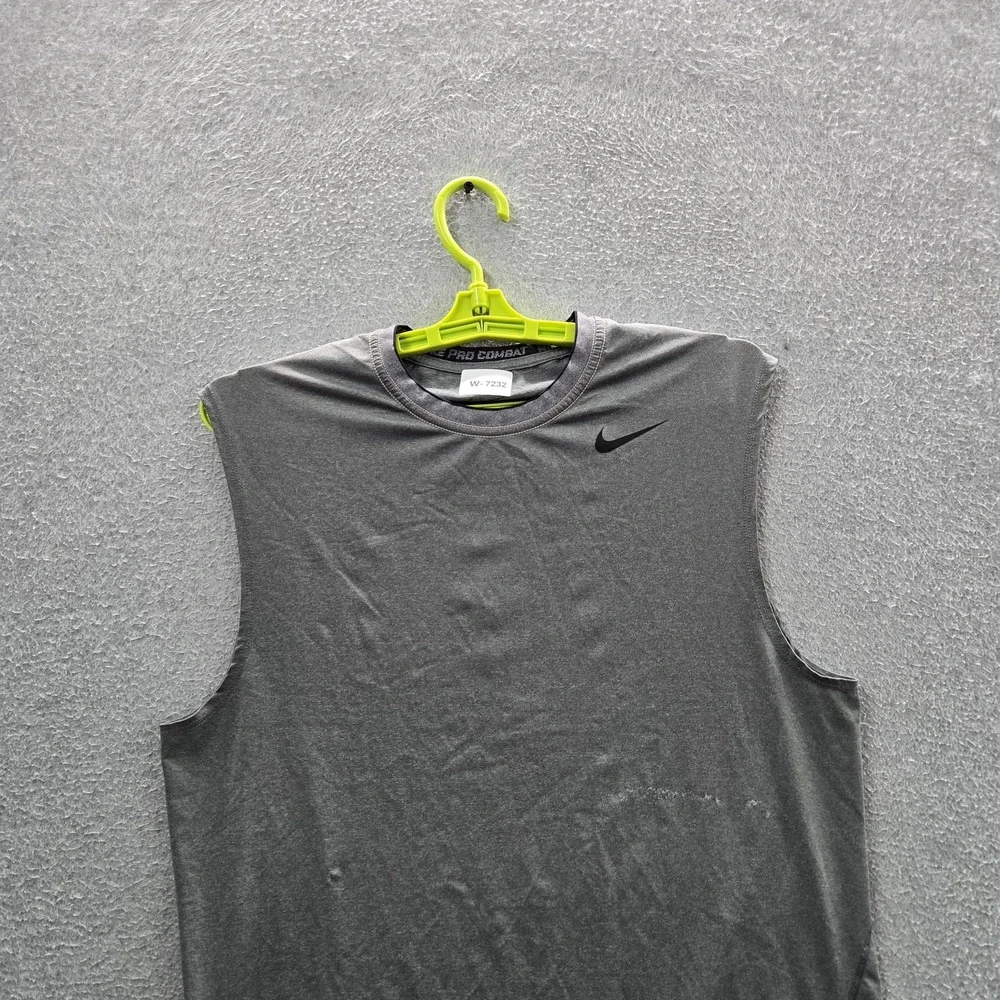 Nike Pro Combat Men Shirt M Gray Dri-Fit Activewear Logo Swoosh Sleeveless READ